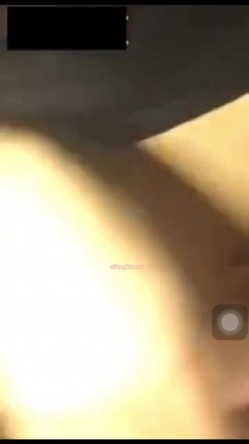 【网曝热门事件 ️震惊】微博热门20岁花季少女KTV喝醉被多人深喉口交 啪啪 最后射在嘴里 最后被干的菊花外翻 完整版 截图16