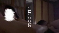 专泡良家大神『LILILICOLE』翘臀骚货一边穿着高跟黑丝一边女上摇摆，只需躺着据能享受全自动炮架服务 截图3