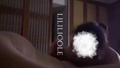 专泡良家大神『LILILICOLE』翘臀骚货一边穿着高跟黑丝一边女上摇摆，只需躺着据能享受全自动炮架服务 截图7