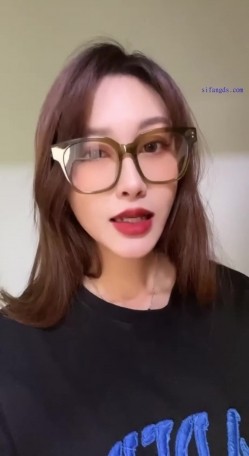 【男友泄密】，极品长腿车模女友做爱流出，女神床上如此顺从，主动口交，被操轻声呻吟陶醉 截图7