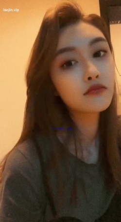 【男友泄密】，极品长腿车模女友做爱流出，女神床上如此顺从，主动口交，被操轻声呻吟陶醉 截图15