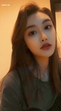 【男友泄密】，极品长腿车模女友做爱流出，女神床上如此顺从，主动口交，被操轻声呻吟陶醉 截图16