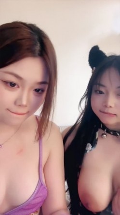 人气学妹“仙鹤”携闺蜜下海 双休互玩互舔玩弄大屌自慰 截图5