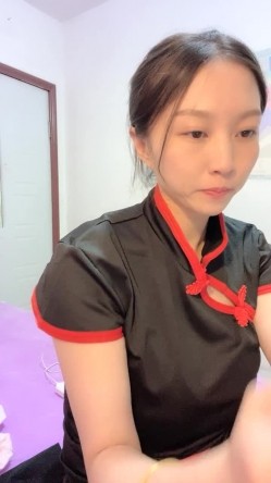 《稀缺资源重磅》猎奇圈内部分享热门视频极品大奶子哺乳期的奶妈疯狂露出自摸挑逗赚奶粉钱 截图3