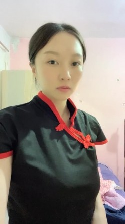 《稀缺资源重磅》猎奇圈内部分享热门视频极品大奶子哺乳期的奶妈疯狂露出自摸挑逗赚奶粉钱 截图5