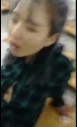 网爆门事件推特社交流出没戴胸罩的学妹和男朋友在教室啪啪对白很有内涵 截图3