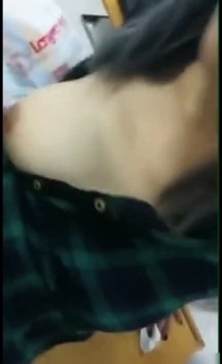 网爆门事件推特社交流出没戴胸罩的学妹和男朋友在教室啪啪对白很有内涵 截图6