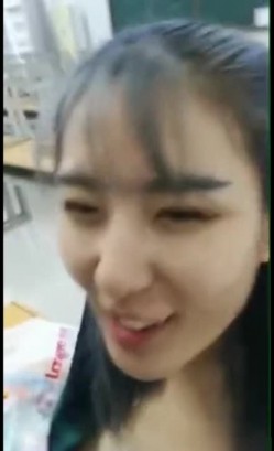 网爆门事件推特社交流出没戴胸罩的学妹和男朋友在教室啪啪对白很有内涵 截图7