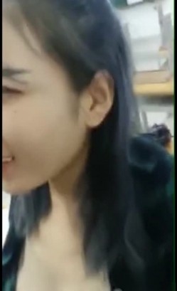 网爆门事件推特社交流出没戴胸罩的学妹和男朋友在教室啪啪对白很有内涵 截图8