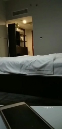 老司机宾馆嫖娼偷拍，长发漂亮兼职妹子苗条大胸态度好，姿势配合插了好几次才射 截图6