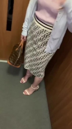 与丰满成熟的骚舅妈去开房 美熟女乍看不是很漂亮但是越看越有韵味 身材丰腴懂得伺候男人骚媚诱人 截图9
