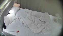 民宿酒店 小美女亲戚快来了 男人忍了一下午没操 晚上忍不住了戴套闯 还没操完就见红 只能停下来 截图8