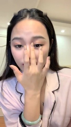 高颜值胸前纹身妹子全裸自慰秀近距离特写 揉搓粉穴呻吟娇喘非常诱人 截图15