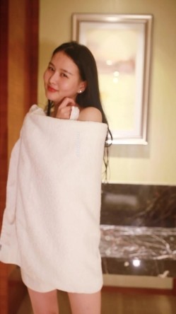 9分超高颜值甜美女神 首次拍摄 素人模特儿-素素沐浴 浴巾 截图7