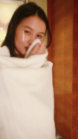 9分超高颜值甜美女神 首次拍摄 素人模特儿-素素沐浴 浴巾 截图12
