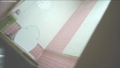 高校女厕前景偷拍 ️学妹尿尿阴毛茂盛金发女生隔着卫生纸用力按压阴蒂，还揉了几下 截图9