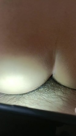 真实小情侣第一视角足交，口交吃屌乳交打飞机女上位无套啪啪肛交内射 截图9