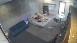 黑客破解家庭网络摄像头偷拍住毛坯房的年轻情侣疯狂做爱有时一天做爱几次 截图12