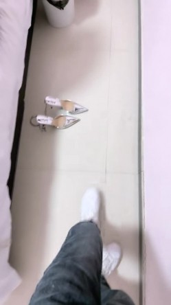 【妮子闺蜜】带漂亮闺蜜下海，密码激情操逼，丝袜足交，轮换着吃屌，特写视角操美臀，后入插到底 截图15