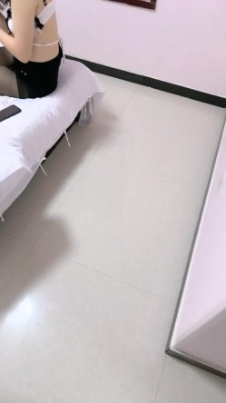【妮子闺蜜】带漂亮闺蜜下海，密码激情操逼，丝袜足交，轮换着吃屌，特写视角操美臀，后入插到底 截图16
