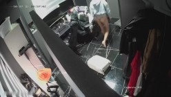黑客破解网络摄像头偷拍 颜值超高的大奶美女工作室脱光光换衣服这种身材的美女能操一次一辈子都满足了 截图2