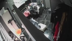 黑客破解网络摄像头偷拍 颜值超高的大奶美女工作室脱光光换衣服这种身材的美女能操一次一辈子都满足了 截图3