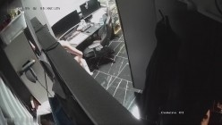 黑客破解网络摄像头偷拍 颜值超高的大奶美女工作室脱光光换衣服这种身材的美女能操一次一辈子都满足了 截图11