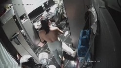 黑客破解网络摄像头偷拍 颜值超高的大奶美女工作室脱光光换衣服这种身材的美女能操一次一辈子都满足了 截图13