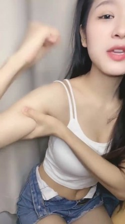 稀有火爆尤物【柠美】诱舞自慰，狂插无套啪，内射安排，短期下海尤物，可遇不可求 截图1