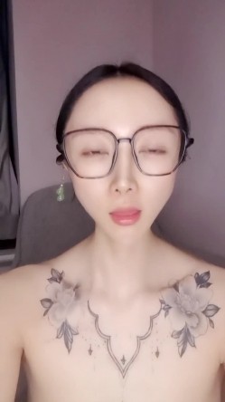 模特下海【喵如意】顶级身材 骚的不行 奶子是真漂亮 纹身也美 腿玩年 开档黑丝大鸡巴跳弹自慰 流白浆 截图10