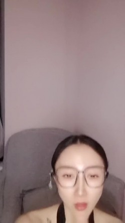 模特下海【喵如意】顶级身材 骚的不行 奶子是真漂亮 纹身也美 腿玩年 开档黑丝大鸡巴跳弹自慰 流白浆 截图11