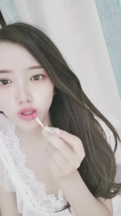 良心主播高颜值也玩起了剧情深喉口交，和发小无套啪啪，女上位狠狠操，最后体外射精 截图9