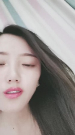 良心主播高颜值也玩起了剧情深喉口交，和发小无套啪啪，女上位狠狠操，最后体外射精 截图10