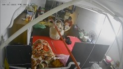【极品稀缺 ️破解摄像头】极品服务员宿舍日常 ️小姐姐年轻美乳好坚挺 穿搭职业装制服很有气质 距离超近 高清1080P版 截图2