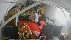 【极品稀缺 ️破解摄像头】极品服务员宿舍日常 ️小姐姐年轻美乳好坚挺 穿搭职业装制服很有气质 距离超近 高清1080P版 截图13