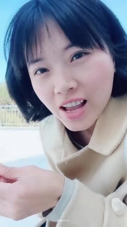 【艳艳子】山村反差少妇~!!无套啪啪~操到怀孕~三个月~~！家里车库偷偷播~自慰怕发现，农村集市，别有风味！ 截图1