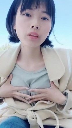 【艳艳子】山村反差少妇~!!无套啪啪~操到怀孕~三个月~~！家里车库偷偷播~自慰怕发现，农村集市，别有风味！ 截图5