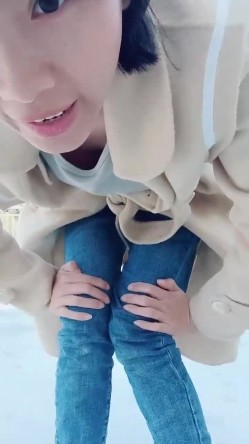 【艳艳子】山村反差少妇~!!无套啪啪~操到怀孕~三个月~~！家里车库偷偷播~自慰怕发现，农村集市，别有风味！ 截图6