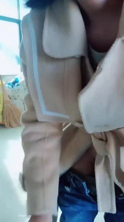 【艳艳子】山村反差少妇~!!无套啪啪~操到怀孕~三个月~~！家里车库偷偷播~自慰怕发现，农村集市，别有风味！ 截图7