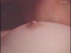 清纯得出水的可爱女神 粉粉小巧的奶子 太经典了 和小男友偷情实录 小男友从窗户爬上她的床 好久不见了 床上激烈翻云浮云 截图3