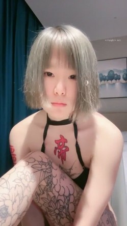 清纯学生妹 新人【雯雯是头猪】首次平台啪啪大秀 清纯外表却是满身符文 与金主床上激情啪啪 截图1