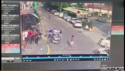 监控记录《广东佛山当街强奸事件》 ️大白天马路上把靓妹拖到路边扒裤扯裙子妹子吓坏了吧 截图9