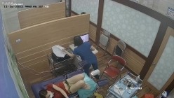 《妇产科监控破解》多位美女少妇张开大腿让医生又抠又摸检查阴道 截图2