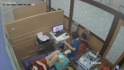 《妇产科监控破解》多位美女少妇张开大腿让医生又抠又摸检查阴道 截图4