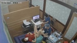 《妇产科监控破解》多位美女少妇张开大腿让医生又抠又摸检查阴道 截图8
