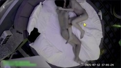 私享台酒店精品偷拍 高颜值性感美女床上变骚母狗被男友操出血 截图11