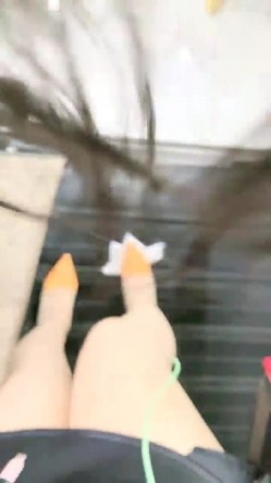 户外露出，真实刺激！~【你的户外小淫妇】，商场公园地摊 截图5