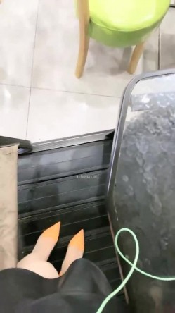 户外露出，真实刺激！~【你的户外小淫妇】，商场公园地摊 截图6