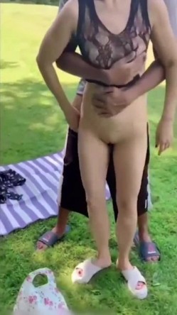 眼镜熟女阿姨 舔我逼逼好舒服 噢太大了 身材苗条白虎鲍鱼 和黑祖宗小哥哥户外激情啪啪 无套输出 截图2