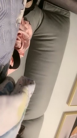 喜欢听古典音乐的巨乳大奶妹子完美露脸，自慰抠逼流了很多淫水 截图2